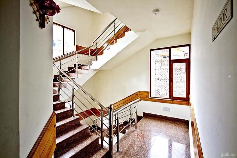 Hotel Uday Himalaya Manāli Exterior foto